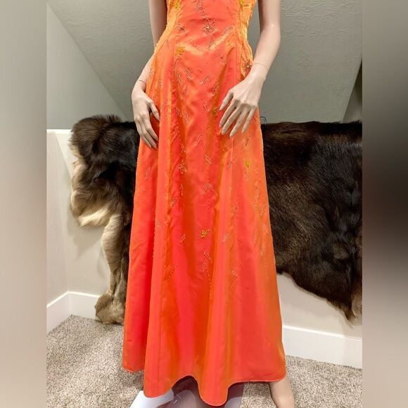 Vintage Style Delicate Hand Beaded Floral Pattern Sleeveless Gown - Picture 11 of 16